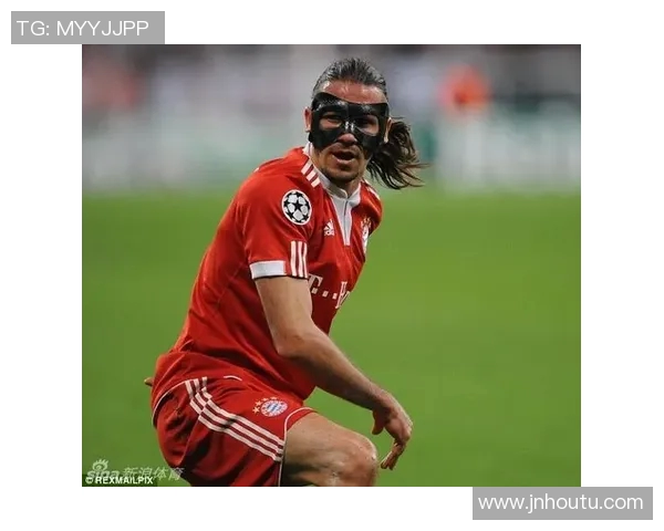 荷兰足球明星面具图片展示与背后的故事解析